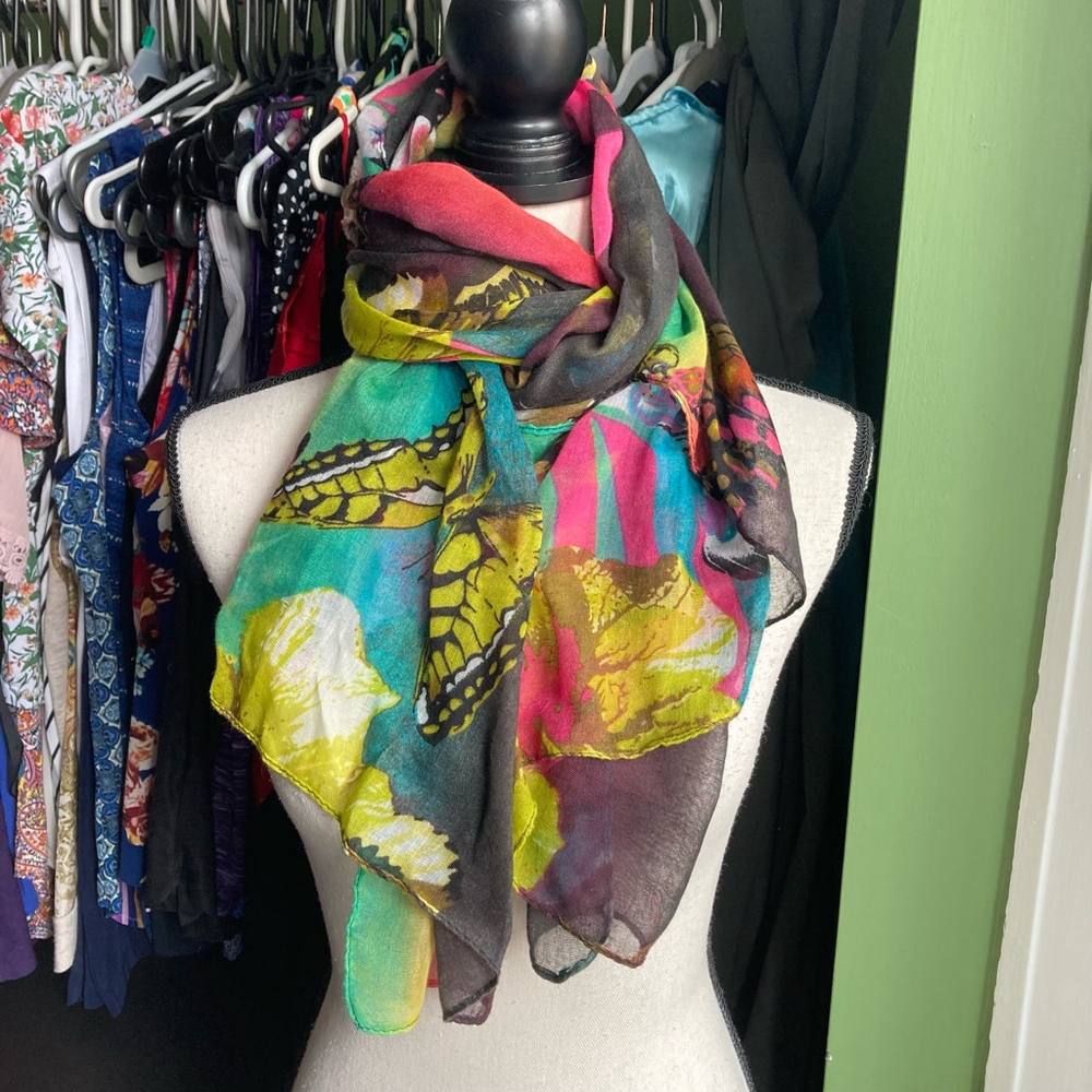 Women's Multicolor Butterfly Print Scarf One Size